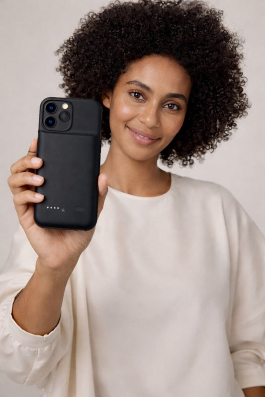 iphone battery case used while traveling to extend battery life without cables