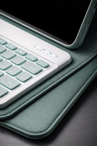 files/ipad-keyboard-case-magnetic-connection-detail_905b07b5-92cb-4654-bfcc-ba833c0dcbcb.jpg
